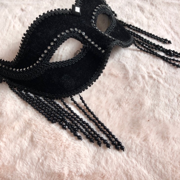 Masquerade Masks for Home Decor - Picture 10 of 16
